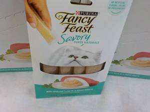 15 ct Purina Fancy Feast Savory Cat Treats Natural Tuna in a Demi Glaze best date 082023 Retail $3 each