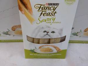 15 ct Purina Fancy Feast Savory Cat Treats Natural Chicken in a Demi Glaze best date 082023 Retail $3 each
