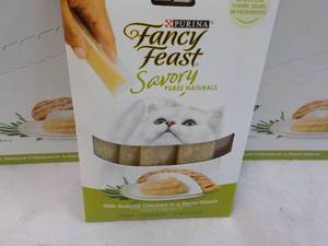 15 ct Purina Fancy Feast Savory Cat Treats Natural Chicken in a Demi Glaze best date 082023 Retail $3 each
