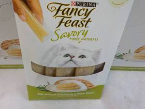 15 ct Purina Fancy Feast Savory Cat Treats Natural Chicken in a Demi Glaze best date 082023 Retail $3 each
