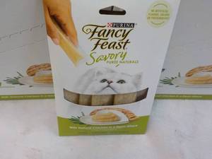 15 ct Purina Fancy Feast Savory Cat Treats Natural Chicken in a Demi Glaze best date 082023 Retail $3 each