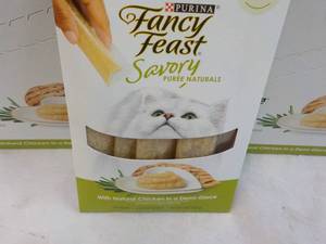 15 ct Purina Fancy Feast Savory Cat Treats Natural Chicken in a Demi Glaze best date 082023 Retail $3 each