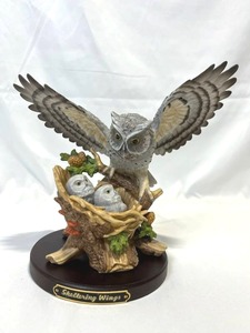 Vintage Homco Classic Porcelain Sheltering Wings Screech Owls (9.5 Wide Wing Span x 9 Tall wo Stand)