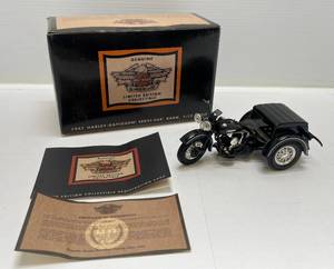 lot 149 image: Die-Cast 1947 Harley-Davidson Service Car 112 Scale Bank Limited Edition (In Original Box)