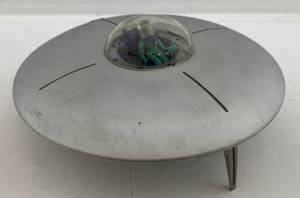 lot 195 image: Trenmasters Mars Attacks Battery Operated Flying Saucer 9 (Untested)