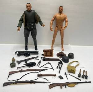 lot 206 image: Vintage Action Figures With Extras
