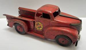lot 211 image: 1940s-50s Marx Deluxe Delivery Service Truck With Electric Headlights