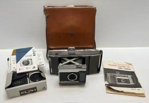 lot 234 image: Misc. Vintage Cameras & More