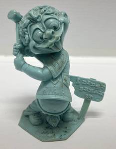 lot 50 image: 1960s Louis Marx Blame-Its (I Didnt Break It)