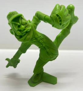 lot 53 image: 1960s Louis Marx Nutty Mads (Bull Pen)
