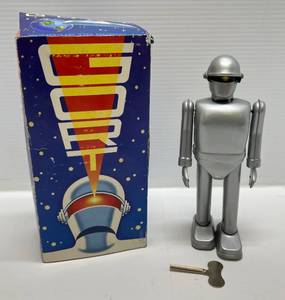 lot 96 image: 2000 Rocket Toys Gort Metal Wind-up Robot 9 12 (DAY THE EARTH STOOD STILL) In Original Box