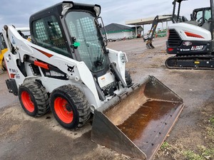 lot 4 image: 2018 Bobcat S595 Skid Loader Skid Steer
