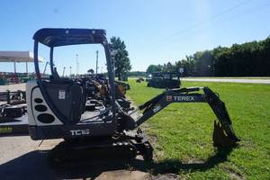 lot 6 image: 2016 Terex Model TC16 Mini Tracked Excavator