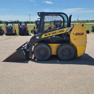 lot 7 image: 2019 New Holland L213 Skid Loader Skid Steer