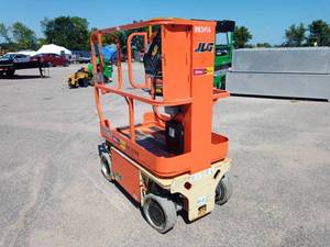 lot 15 image: 2017 JLG Model 1230ES Vertical Mast Lift