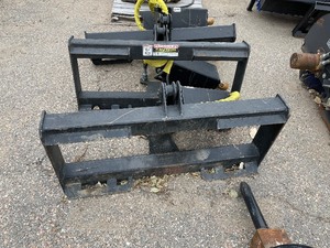 lot 27 image: Brand New Made In America Universal Mount Bobcat Skid Loader Skid Steer Hydraulic Auger Attachment