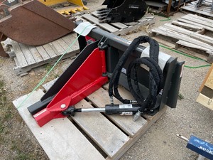 lot 23 image: Brand New Grey Wolf Bobcat Skid Loader Skid Steer Hydraulic TreePost Puller Attachment