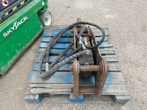 lot 33 image: Akada America Excavator Mount Hydraulic Jack HammerBreaker Attachment