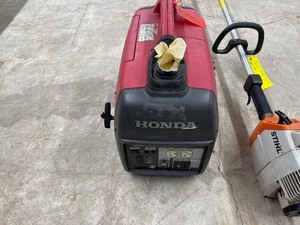 lot 42 image: Honda Model EU2000 Inverter Generator