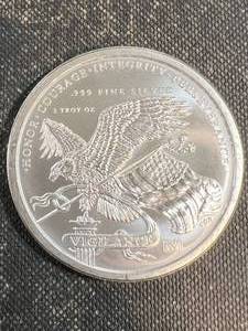 2 TROY OZ .999 FINE SILVER DONALD TRUMP ROUND