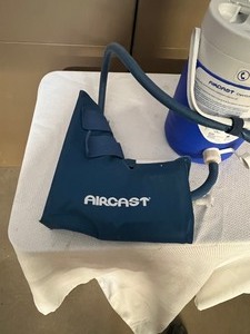lot 49 image: AIRCAST KNEE CRYOCUFF - Uninterrupted Focal Compression & Cooling Of Joint - Good Condition