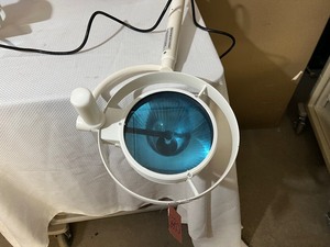 lot 42 image: MSRP $3000 Derungs Minor Ceiling Mounted Surgical&nbspLight - Great Working Condition Guaranteed To Work