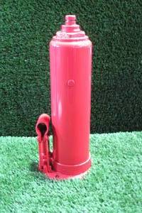 lot 67 image: Faribault 12 ton bottle jack