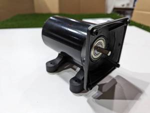lot 88 image: 12v Electric Motor - NSTP-789888 - On rubber mounting bracket