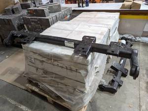 lot 152 image: 63 Axel - Part # 200880-2 - GAWR 5200 LBS - T52-75.02-33.63-53.63-CNPFE-25D