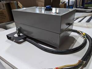 lot 164 image: Eaton 7.5HP Single 1 Phase 230V Magnetic Starter B27CGF40B040 Motor Control with Cords