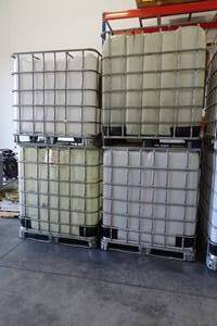 4 Plastic Liquid Containers with Steel Pallet