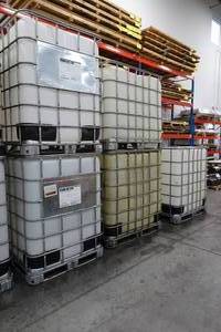5 Plastic Liquid Containers with Steel Pallet