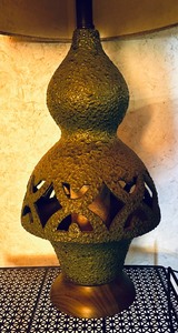 lot 52 image: Lovely and Large Vintage Table Lamp