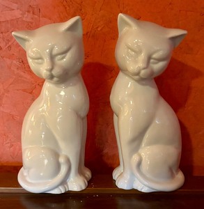 lot 75 image: Two Cute Cat Figurines