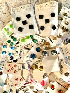 lot 122 image: Buttons Buttons Buttons