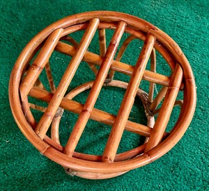 lot 123 image: Petite Vintage Wicker Stand
