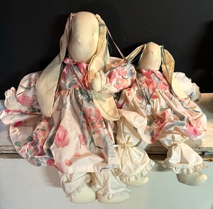 lot 139 image: 4 Adorable Handmade Bunny Dolls