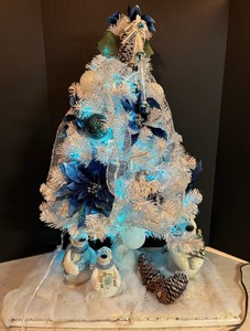 lot 232 image: Light Up Holiday Decor