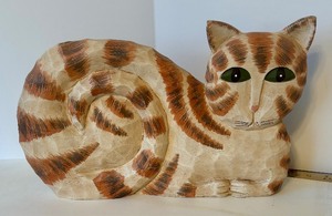 lot 253 image: Wonderful Wooden Cat Decorative Figurines