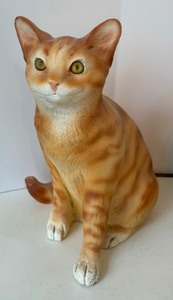 lot 285 image: Cool Cat Decorative Items