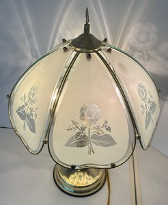 lot 294 image: Vintage Touch Light Lamp