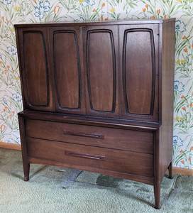 lot 2 image: Mid Century Broyhill Emphasis Highboy Dresser