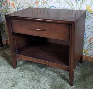 lot 3 image: Mid Century Broyhill Emphasis Nightstand
