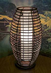 lot 21 image: Rattan Table Lamp