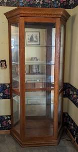 lot 29 image: Wood and Glass Display Cabinet