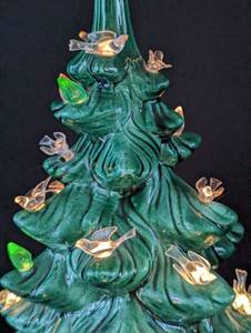 lot 162 image: Vintage Ceramic Christmas Tree with Bird Lights
