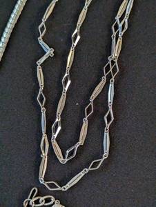 lot 164 image: Vintage Gold and Silver Tone Costume Jewelry