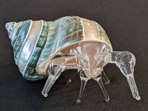 lot 173 image: Glass Hermit Crab Turbo Shell Figurine