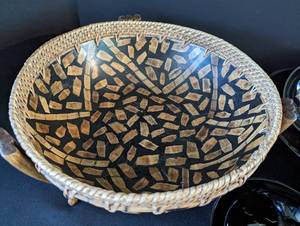 lot 309 image: Unique Serving Bowls