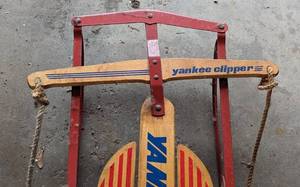 lot 318 image: Vintage Yankee Clipper Sled